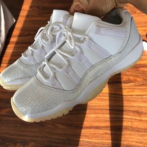 Jordan 11 Retro Low Heiress Pure Platinum WMS